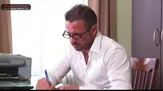 جلسة شرجية عنيفة لطيزها الضخمة في سكس عنيف