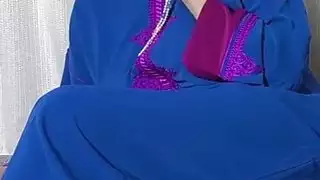 شرموطة سعودية تتعرض لنيك صعب من سائقها في بورنو xxx