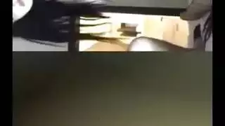 مراهقة تركية على بريسكوب تظهر كسًا ضيقًا وتئن من أجل القضيب