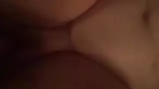أمي العربية الهواة المثيرة تركب الزب