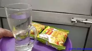 جلسة جنس جامحة لجيا شارما مع موظف الفندق في الحمام