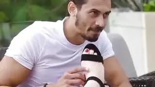 أوجي غير متوقف: جنون جنسي متواصل
