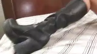 علاقة البورن السرية للأخ غير الشقيق