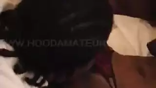قفل الشفاه في المرحاض يتصاعد إلى فعل إباحي كامل
