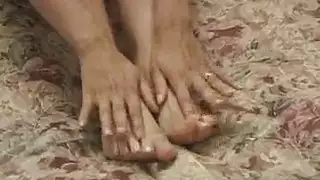 مشهد جنسي صريح لأنكيتا لوخاندي عارية تماماً