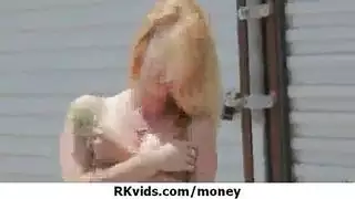 عاهرات وقحات تأخذان قضبان كبيرة