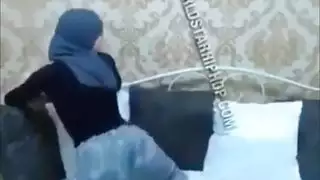 ممرورة ومستفزة قبل الجنس الجماعي