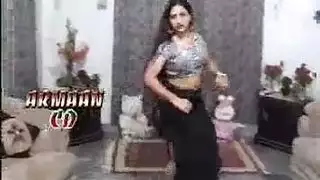الأم المثيرة تعلم صهرها الجديد كيف يضاجع مثل نجم إباحي