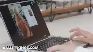 ممرضات شقية يرتدين النقاب لجنس شرجي قذر
