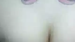 حركة قضيب الحيوان: امرأة تتعامل مع عضو حصان عملاق