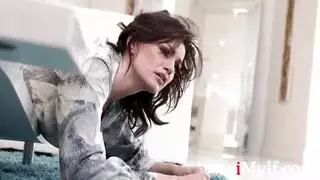لقاء محرم: الابن يهيمن على أمه المحتاجة