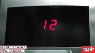 قضيب ضخم يمدد تلك الفتحات الشهيرة
