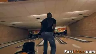 خبير الزب الأسمر الكبير ينيكني بقوة في فيلم إباحي عنيف