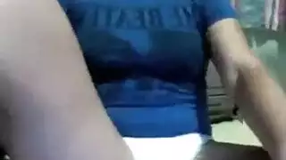 عاهرة اليخت الصغيرة تُمارس الجنس بقوة تحت الشمس