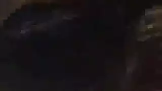يبتلع كل بوصة في جلسة الحلق الخشنة هذه