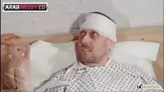 نيك جوردي ممرضة اثناء عملية جراحية