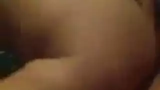 شيكا لطيف تشيكا يضع لامتصاص