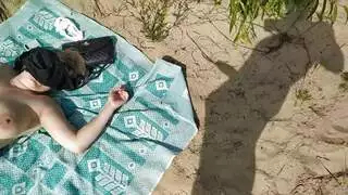 تتفاجءبكبر قضيبه