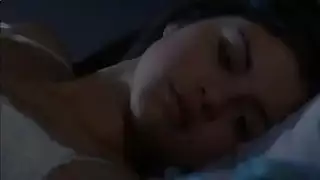 مشهد إباحي قاسي: زب كبير يسخن كسها لنيك عميق