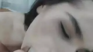 مشهد مراهقة إباحي قوي: هزة جماع نابضة من تحفيز بظري شديد