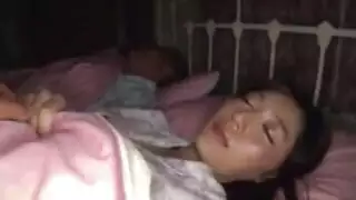مضاجعة عائلية محرمة: فتاة كبيرة الثديين وأبها الشهواني