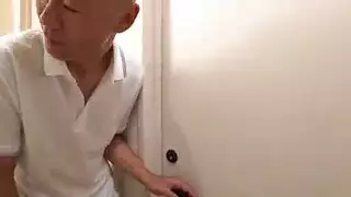 راعية البقر مارسيلين تذهب للأعلى وتركب القضيب في بورن قاسٍ