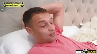 زوجة الأب تعطي الإبن درسا سكس تابو مترجم