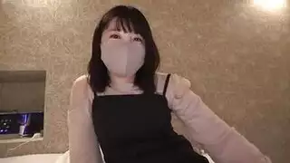 مراهقة مثيرة تسجل جلسة استمناء حمامية مثيرة