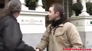 عاهرة العمل تُملأ بمنيي
