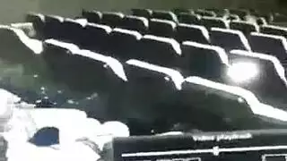 عشيقة مختبئة تشاهد الثنائي يتم القبض عليهما أثناء فعل جنسي صريح