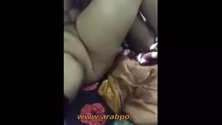 أم محرم تحصل على ثقوبها الضيقة ممتدة ومملوءة