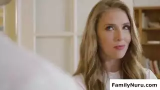أم ناضجة تحصل على تدليك عميق وقضيب أعمق