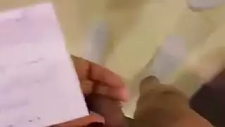 الزوج الديوث يشارك نيك زوجته مع اصدقائه