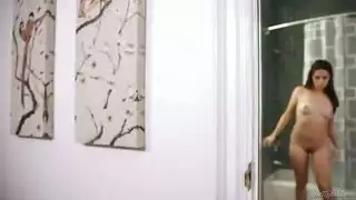 يشاهد اخته تناك من حبيبها الأسود