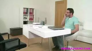مرة لاب تختبر مدير ابنتها
