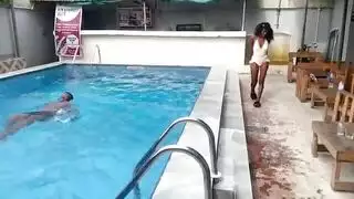 أعطيت لأبي طيزي مقابل جهاز لوحي