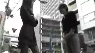 نجمت الإباحية الآسيوية جوري تركب قضيب العميل الكبير على كرسي المكتب