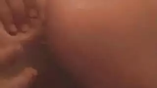 لاتينا تحصل على معاملة نجم إباحي على الأريكة، صرخات هزة جماع شديدة