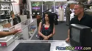 أم مكتنزة تستلم طبيًا عميقًا من غريب جامح
