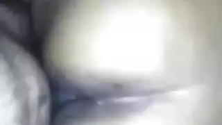مؤخرة سمراء ممتلئة تتعرض لركوب قاسٍ من الخلف