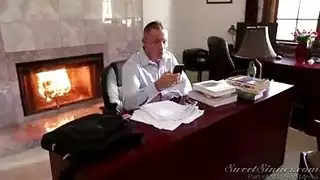 ثنائي صعب: فتاتان عاريتان تمارسان الجنس مع شاب محظوظ