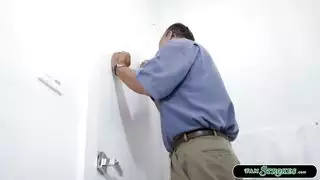 تمثيل دور الشرطة: رجل مقبوض عليه يشاهد زوجته تُؤخذ