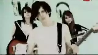 لواط عنيف: زب أسود يهيمن على باطن ناعم