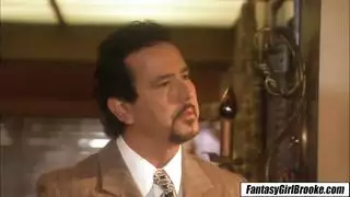 مهبول بقضيب كبير يضرب كس الشقراء المفتوح