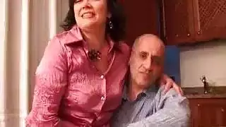 احتفال جنسي في أطلال تاريخية: مراهقة تأخذ كل شيء