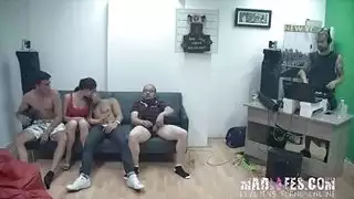 شقراوات سمينات يُمارس معهن الجنس بقوة في مشاهد صريحة