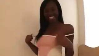نجمات سكس برازيليات يقدمن عبادة قدم سوداء شهوانية