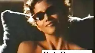 كس لاتينية حلو يحصل على حمام لسان شامل