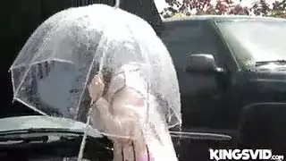 يحاول تهدي اخته مترجم