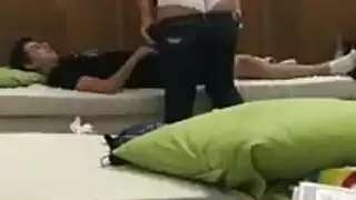 النيك من بواب العمارة شوف بواب العمارة راح لصاحب الشقة وناكها بالعفية سكس